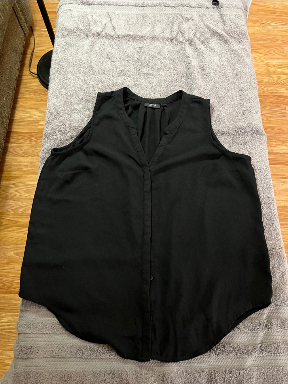 Apt. 9 Black Sleeveless V-Neck Blouse